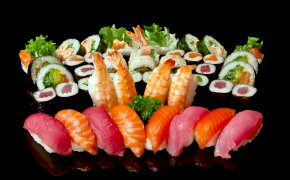 Обои ассорти, лосось, морепродукты, роллы, рыба, суши, тунец